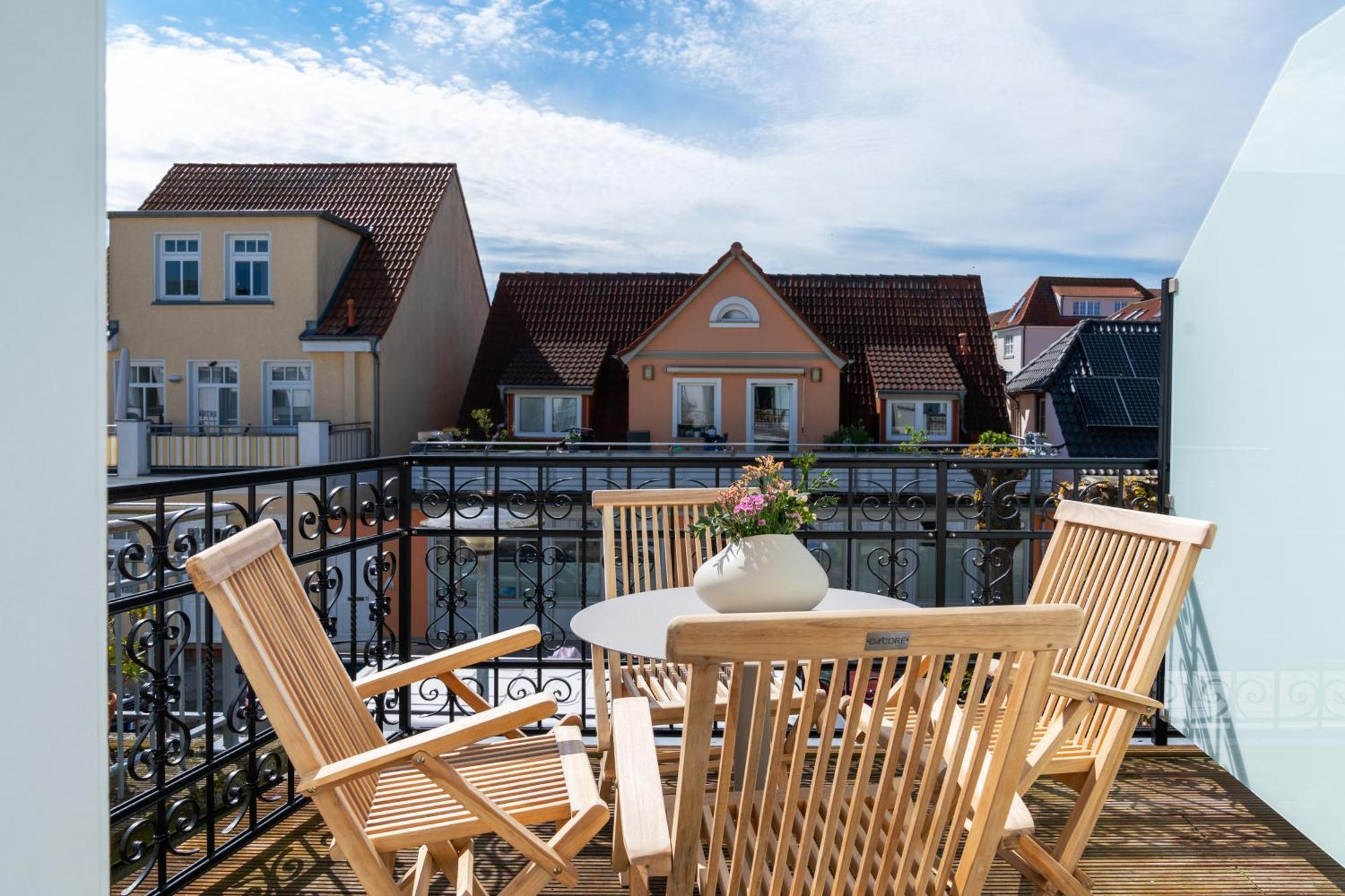 Kapitaenshaus Friedrich Franz - Premium Apartments 200 Meter Vom Strand Und Alten Strom Rostock Room photo